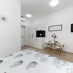 & Kolovare 3, Pensionat 3*