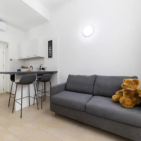 Guest house & Kolovare 3, 3*