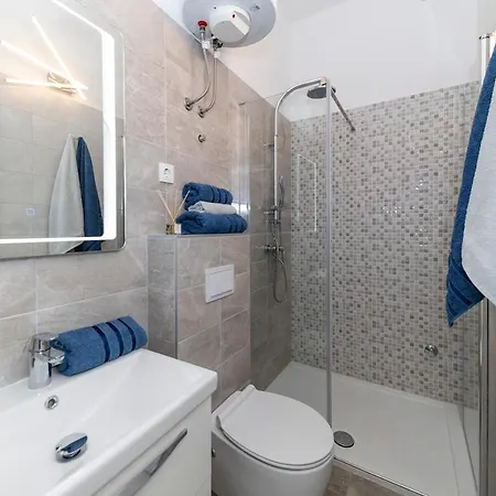 & Kolovare 3, 招待所 扎达尔