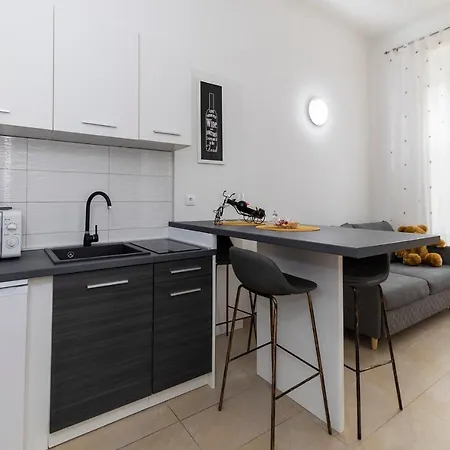 & Kolovare 3, Guest house 3*