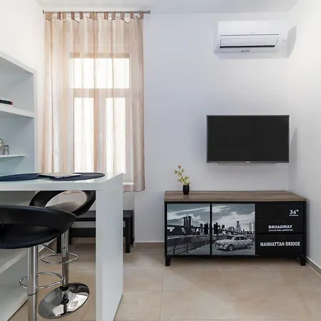 Guest house & Kolovare 3, 3*