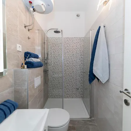 Guest house & Kolovare 3, 3*