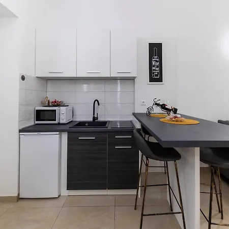 Guest house & Kolovare 3, 3*