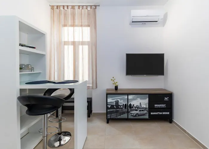 Affittacamere & Kolovare 3, 3*